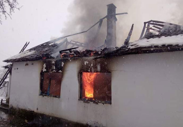 ПОСЛЕ ПОЖАРА, МУКЕ СЕ НИЖУ: Ватрена стихија прогутала сву породичну уштеђевину