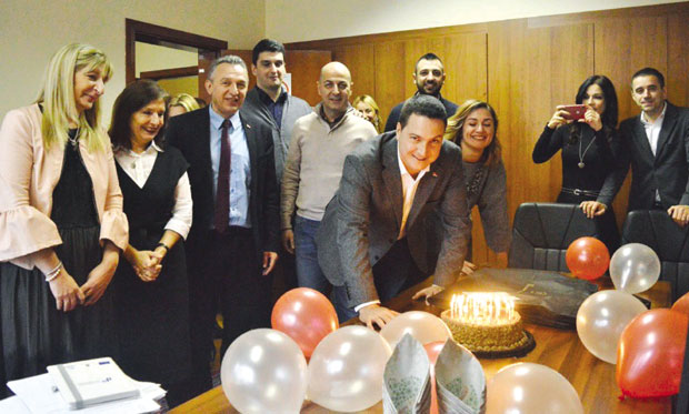 Шпијунка: Торта од колега за Ружића
