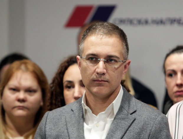 Дверјани умало да линчују полицајце