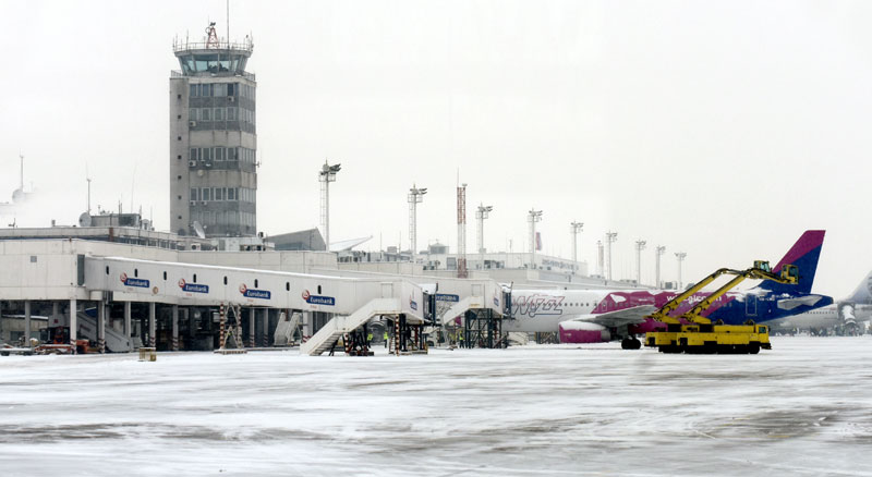 ДРАМА НА НЕБУ: Позлио путнику, авион ванредно слетео на Аеродром Никола Тесла