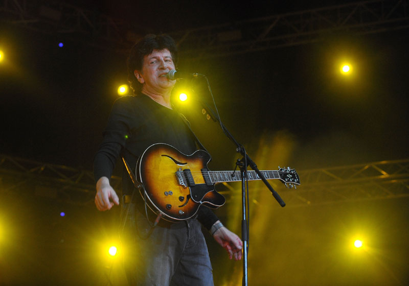 Активиста дао градоначелнику Карловца карту за концерт Бајаге