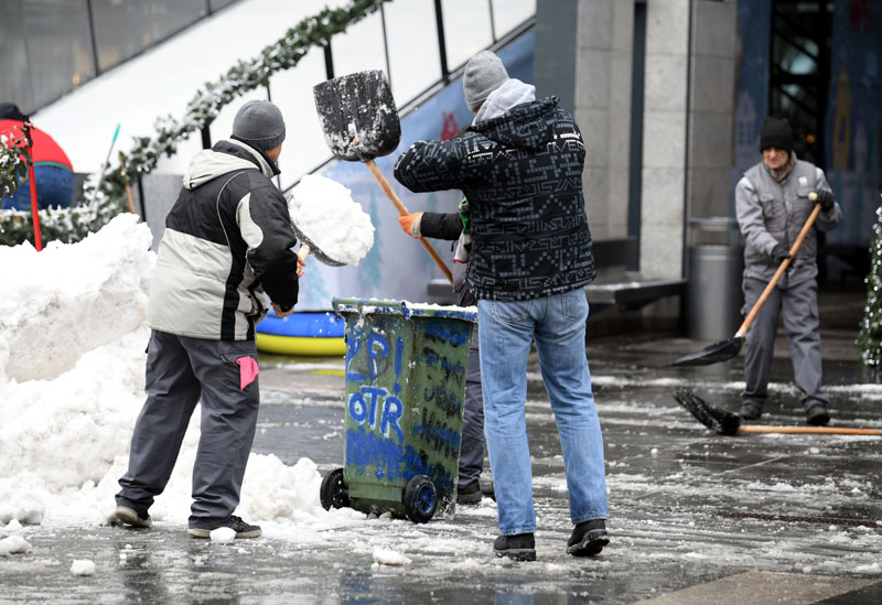 У ТРИ ДАНА ВИШЕ ОД 520 ПАЦИЈЕНАТА: Ломови кукова, зглобова и потколеница због снега и леда