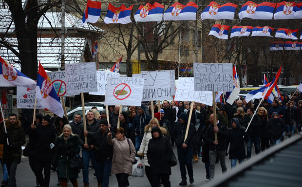 СРБИ СА КиМ ПОРУЧИЛИ МЕЂУНАРОДНОЈ ЗАЈЕДНИЦИ: Уведите санкције Приштини (ВИДЕО)