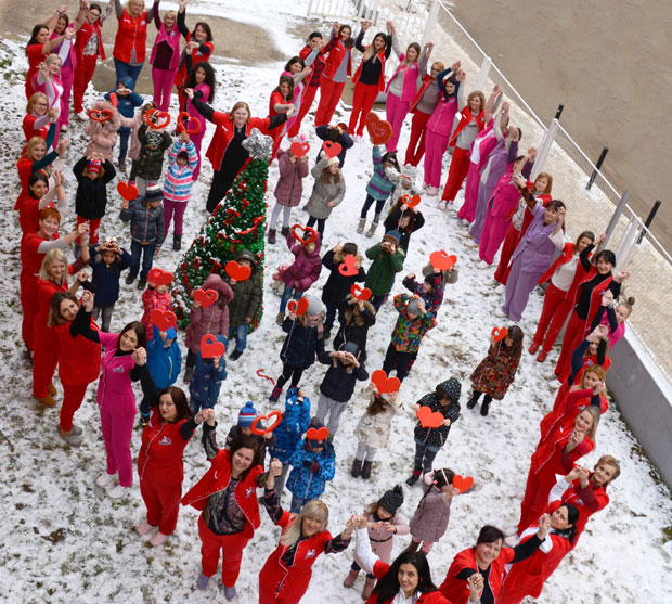 ДЕЦА СА КОСМЕТА ШАЉУ ПОРУКУ ЉУБАВИ: Желимо да растемо у миру (ФОТО)