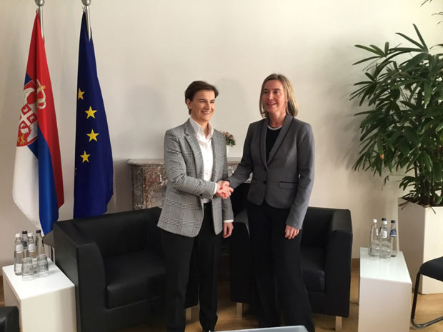 Могерини са Брнабић: Став Брисела је јасан - да Приштина повуче мере
