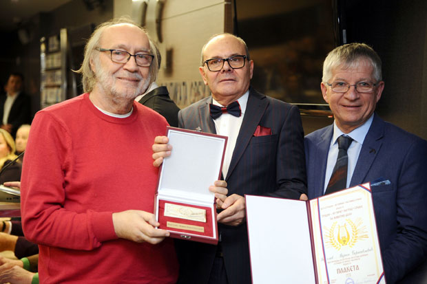 ПРИЗНАЊА ЕСТРАДНИМ УМЕТНИЦИМА: Додељене годишње награде најистакнутијим музичким извођачима