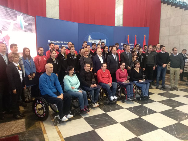 Одбојкашице Визуре уз одбојкаше Војводине