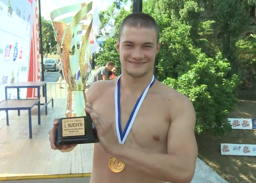 ПОСЛЕ ИНЦИДЕНТА СА СПЕЦИЈАЛЦИМА: Арсенић тврди да се бранио, полицајцу поломљени зуби