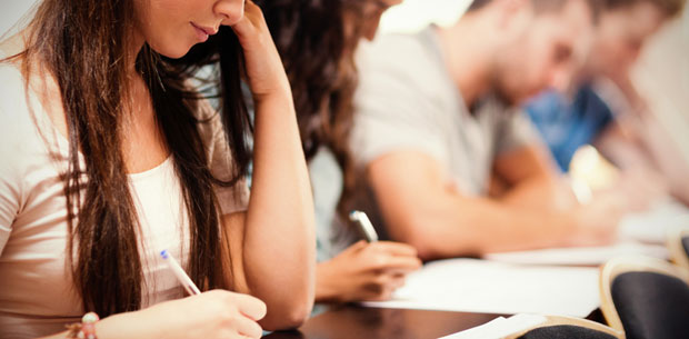 НЕОБИЧНА ПОРУКА ЗА СТУДЕНТЕ У СПЛИТУ: Дођите на колоквијум, понесите подлогу, немамо клупа