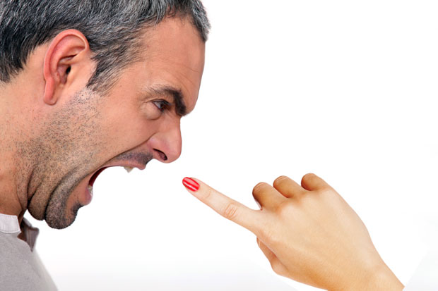 Ујео супругу, добио седам месеци кућног затвора
