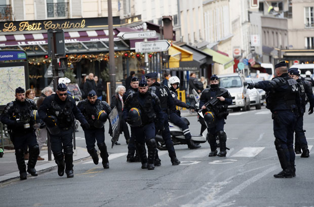 ВЛАДА ПРИСТАЛА: Француски полицајци се изборили за веће плате