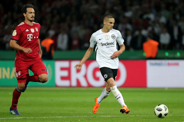 СТИГЛА НАГРАДА ЗА СЈАЈНЕ ПАРТИЈЕ: Гаћиновићу нови уговор, у Ајнтрахту до 2022.