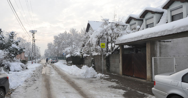 НОВИ САД: Пуцао себи у главу пред пријатељем?