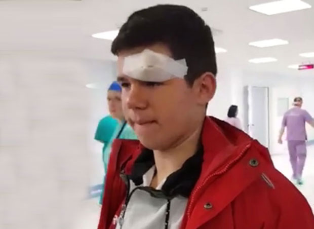 Повређени дечак: Чуо сам ударац када се аутобус поцепао на пола, Изашао сам напоље и видео људе како плачу и крв свуда! (ВИДЕО)