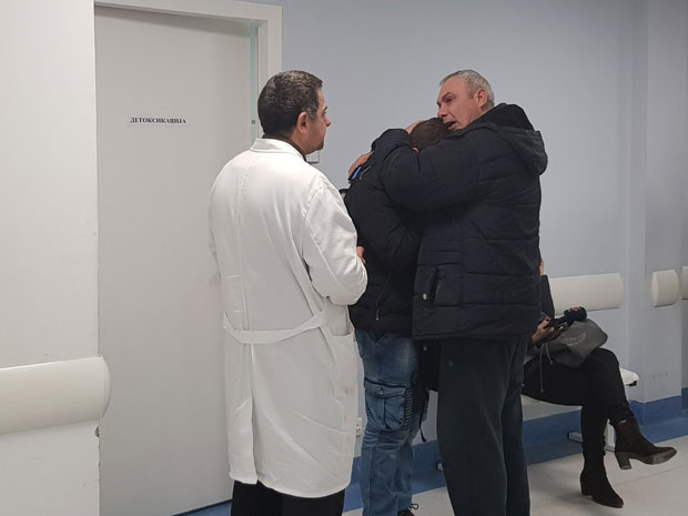 ПОТРЕСНО: Дечак повређен у судару аутобуса и воза од оца је сазнао да му је мајка погинула