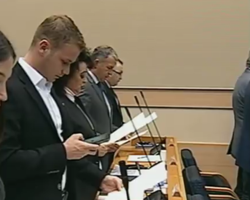 ПРВИ ПУТ НИЈЕ ЧИТАО ТЕКСТ: Станивуковић поново полагао заклетву у НСРС