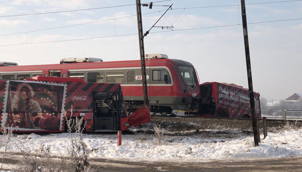 Србија воз: Воз ишао прописном брзином, прегледност била добра; Директор полиције Ребић: Удес највероватније због пропуста возача аутобуса(ФОТО+ВИДЕО)
