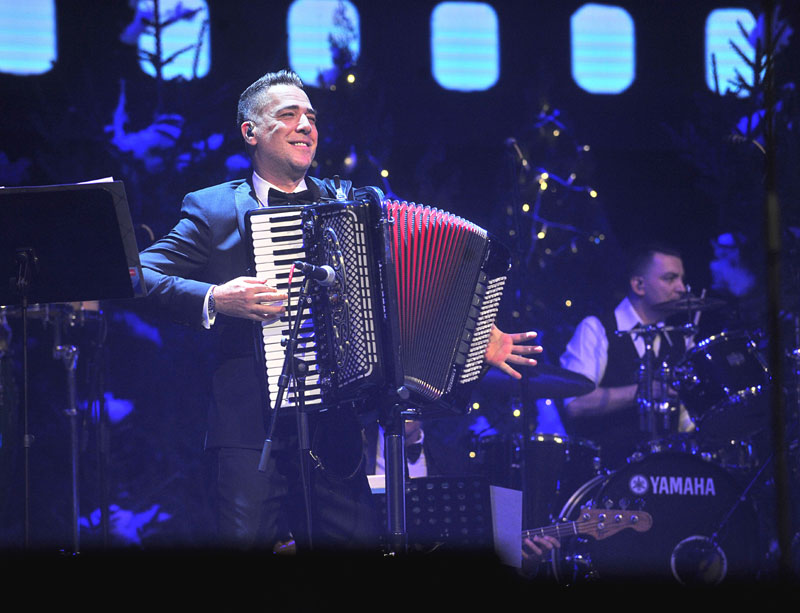 КОНЦЕРТИ, ИЋЕ И ПИЋЕ: Тиват се припрема за дочек Нове године 