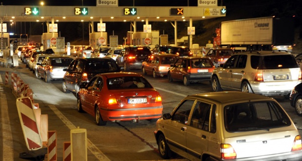 ПОЧЕЛЕ ПРАЗНИЧНЕ ГУЖВЕ: У Немачкој и Аустрији непрегледне колоне возила, Србија спремна