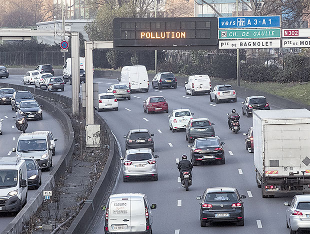 ЗАПИСИ ИЗ ПАРИЗА: Аутомобил
