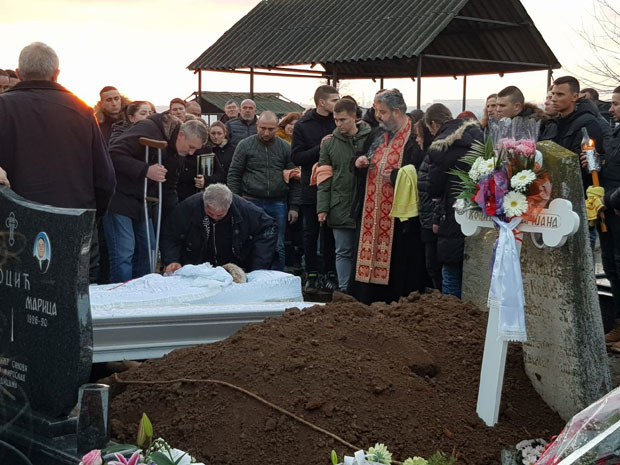 ОПРОШТАЈ ОД МЕЗИМИЦЕ ПОРОДИЦЕ РИСТИЋ: Последње збогом Маријани