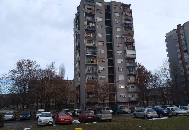 САМОУБИСТВО У НОВОМ САДУ: Младић скочио са зграде