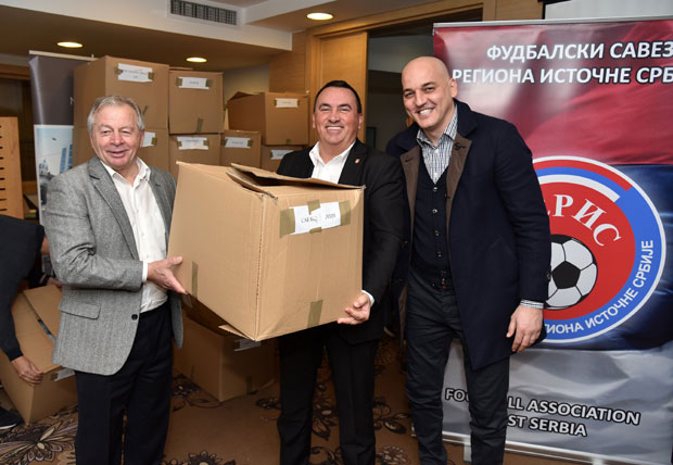 ФСС наставио са донирањем опреме клубовима