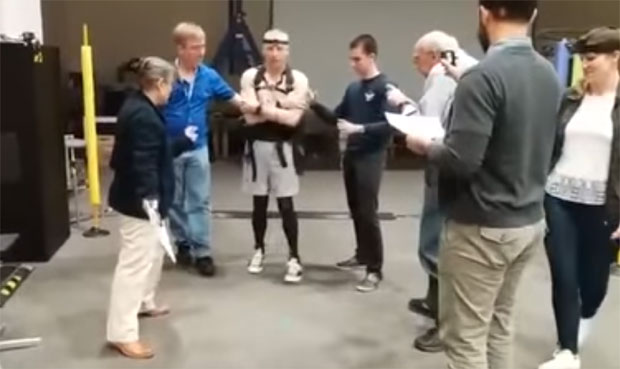 ЛОШЕ СТРАНЕ ЖИВОТА У СВЕМИРУ: Астронаут објавио снимак како поново учи да хода (ВИДЕО)