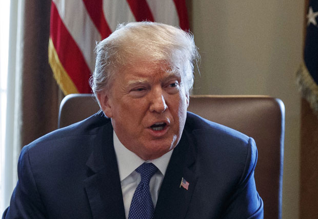 “ТИ, АНГЕЛА”: Трамп “рибао” Меркелову иза кулиса, па је љубио пред лидерима НАТО 