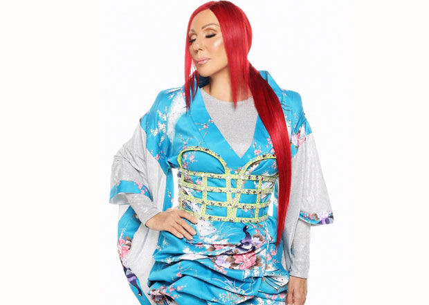 Лепа Брена као неуништива Шер
