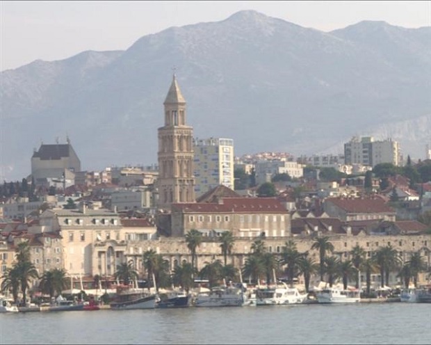 Орканска бура у Сплиту носила стабла и чупала ограде
