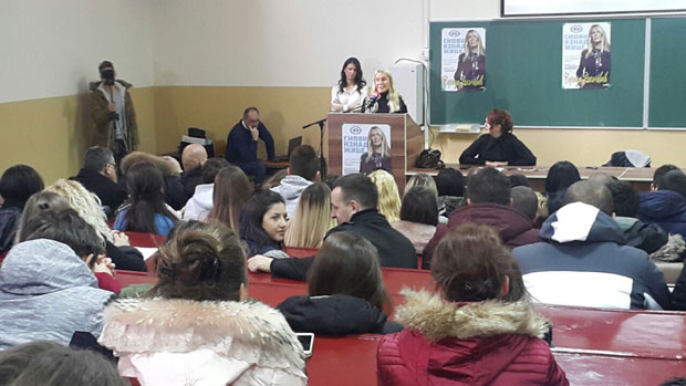 ПРЕДАВАЊЕ ВЕРИЦЕ РАКОЧЕВИЋ У КОСОВСКОЈ МИТРОВИЦИ: Победите кроз рад и идеје