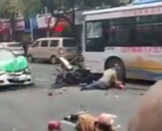 НАПАД У КИНИ: Нападач отетим аутобусом убио петоро људи (ВИДЕО)