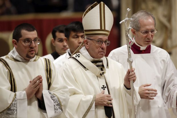 ПОРУКА ЗА БОЖИЋ: Папа позвао вернике да одустану од похлепе