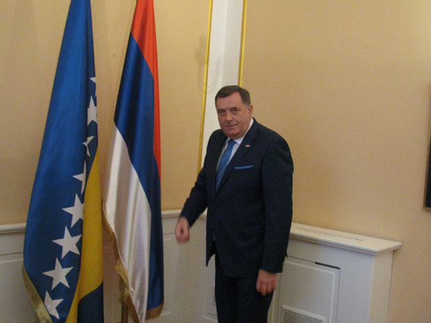 Додик: Немоћна у Београду, опозиција се бави лешинарењем у Бањалуци