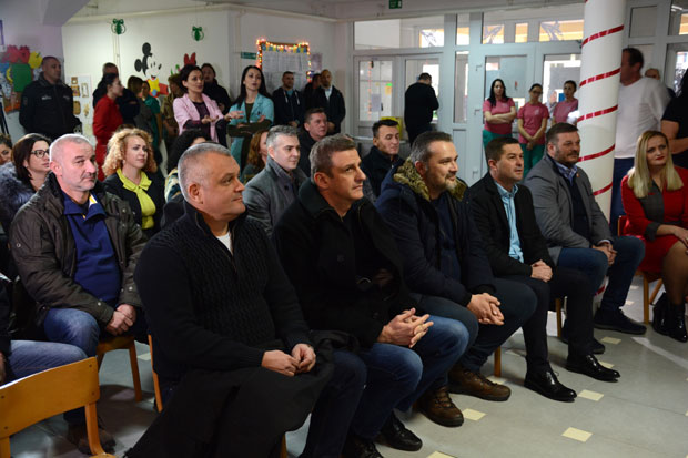 Пакетићи за 3.000 малишана на KиM