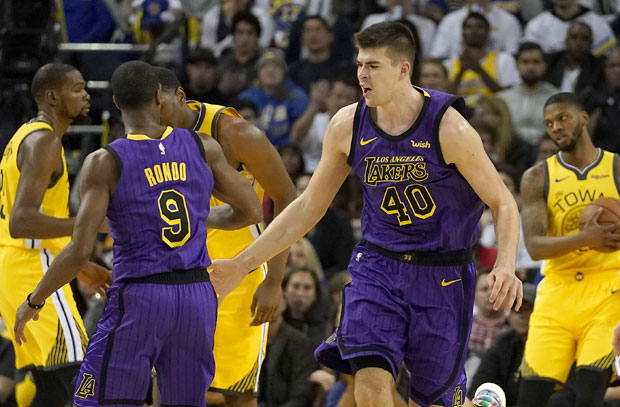 НБА: Лејкерси победили шампиона и остали без Џејмса, сјајни Харден и Ирвинг