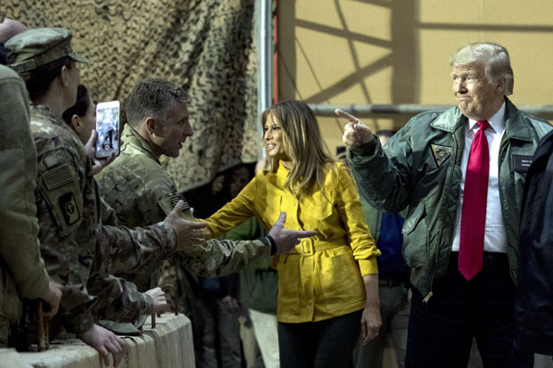 Трамп у ненајављеној посети америчким војницима у Ираку