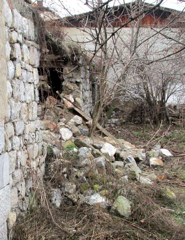 ТРАГЕДИЈА У ВАЉЕВУ: Зид убио младића