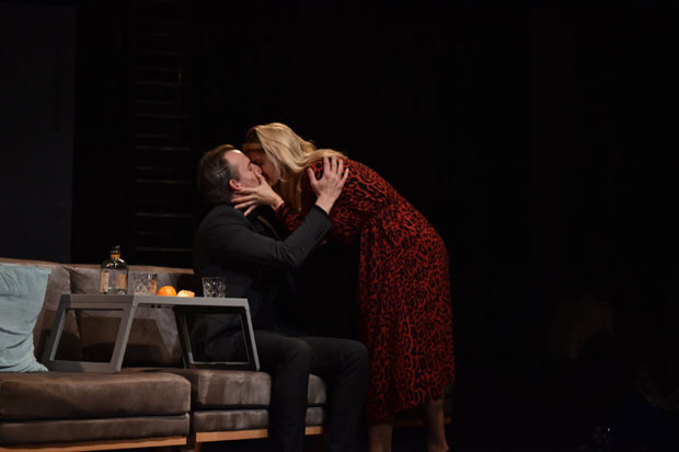 ПРЕДСТАВА „СЦЕНЕ ИЗ БРАЧНОГ ЖИВОТА”: Шта бива када се веза разбије у парампарчад