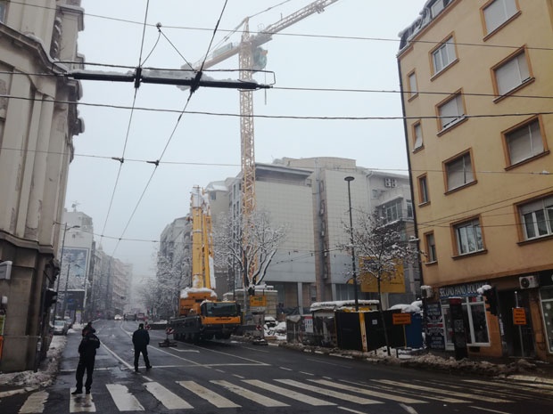 Кривична пријава против одговорних за постављање крана у Таковској
