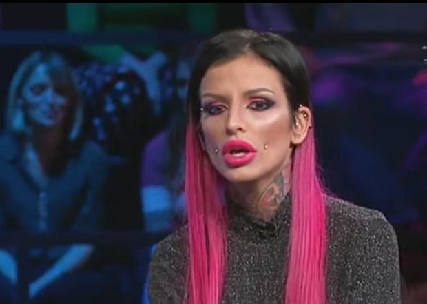 Јелена направила хаос, флашом гађала Банета