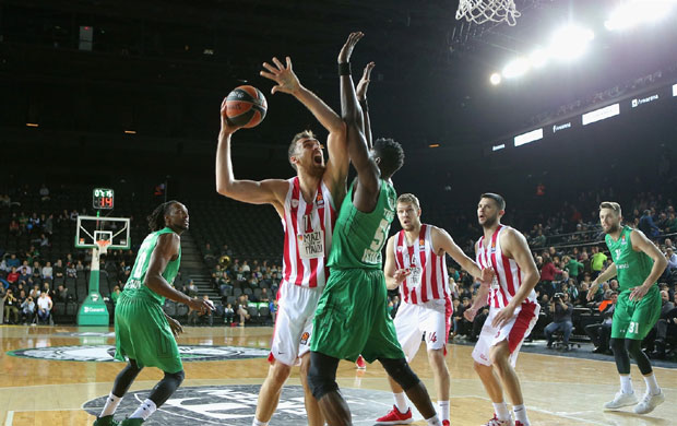 ЕЛ: Дарушафака изненадила Олимпијакос, Недовић и Мицов недовољни против Макабија, преокрет Пешићеве Барселоне против Мицића и Ефеса