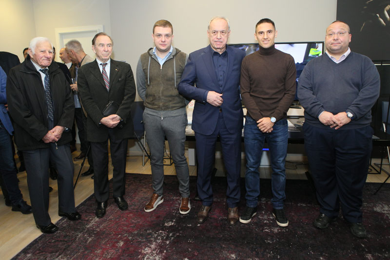 ТЕЖАК ЖИВОТ БЕЗ ЕВРОПЕ: Партизан свечаним коктелом ставио тачку на турбулентну годину