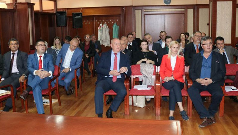 ТРАЖЕ ОД ТЕЛЕВИЗИЈЕ ПЉЕВЉА ДА ОБЈАВИ СНИМАК: Скандал Мирка Ђачића на Јутјубу?