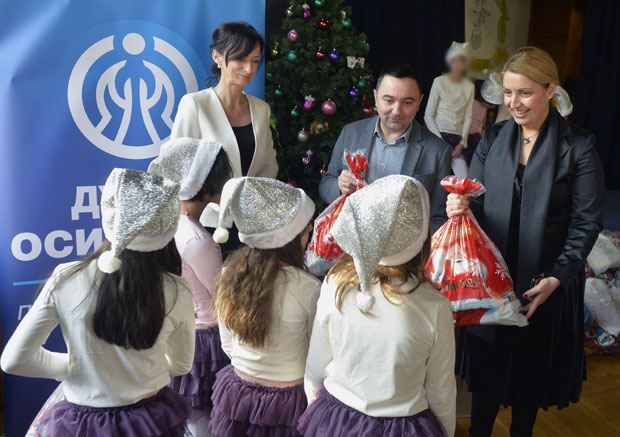 Компанија „Дунав“ поклонила пакетиће деци у СОС дечјем селу