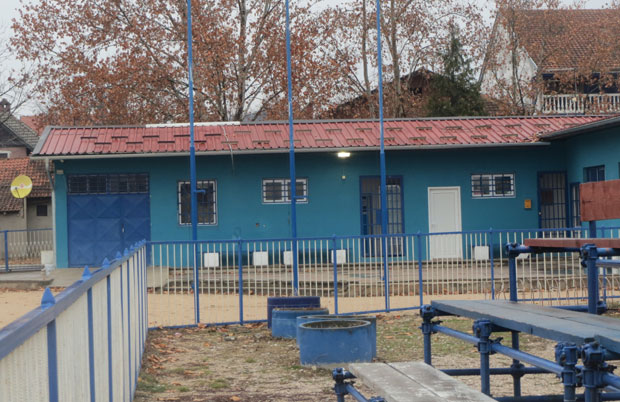 Пијани хулигани насрнули на малолетне атлетичаре и тренере на стадиону “Борац” у Параћину – дечак М.А. (15) добио батине