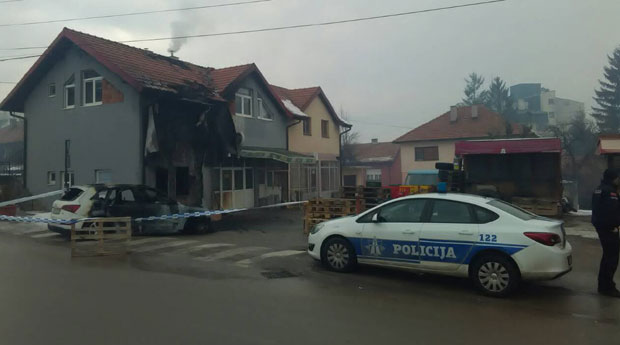 Изгорео аутомобил преко пута зграде Центра безбедности Пљеваља