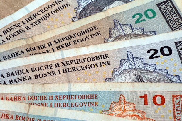 БиХ: Месечна зарада две особе тешка 850 просечних плата