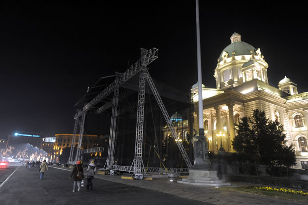 Дочек избацује возила из центра